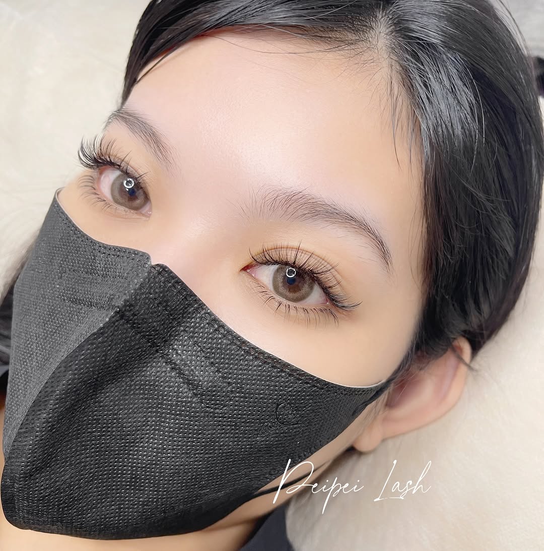 半夜整理相簿覺得作品太美～不管不顧時間很想發😻 :: 歐美束感x棉花糖400根 :: （睫毛需依個人條件嫁接，雖然不少女孩第一次接就很喜歡，但也會有需要嫁接多次越接越喜歡的～每一次我們都會詳細紀錄，接幾次後方可擁有適合自己的睫毛唷❤️）…