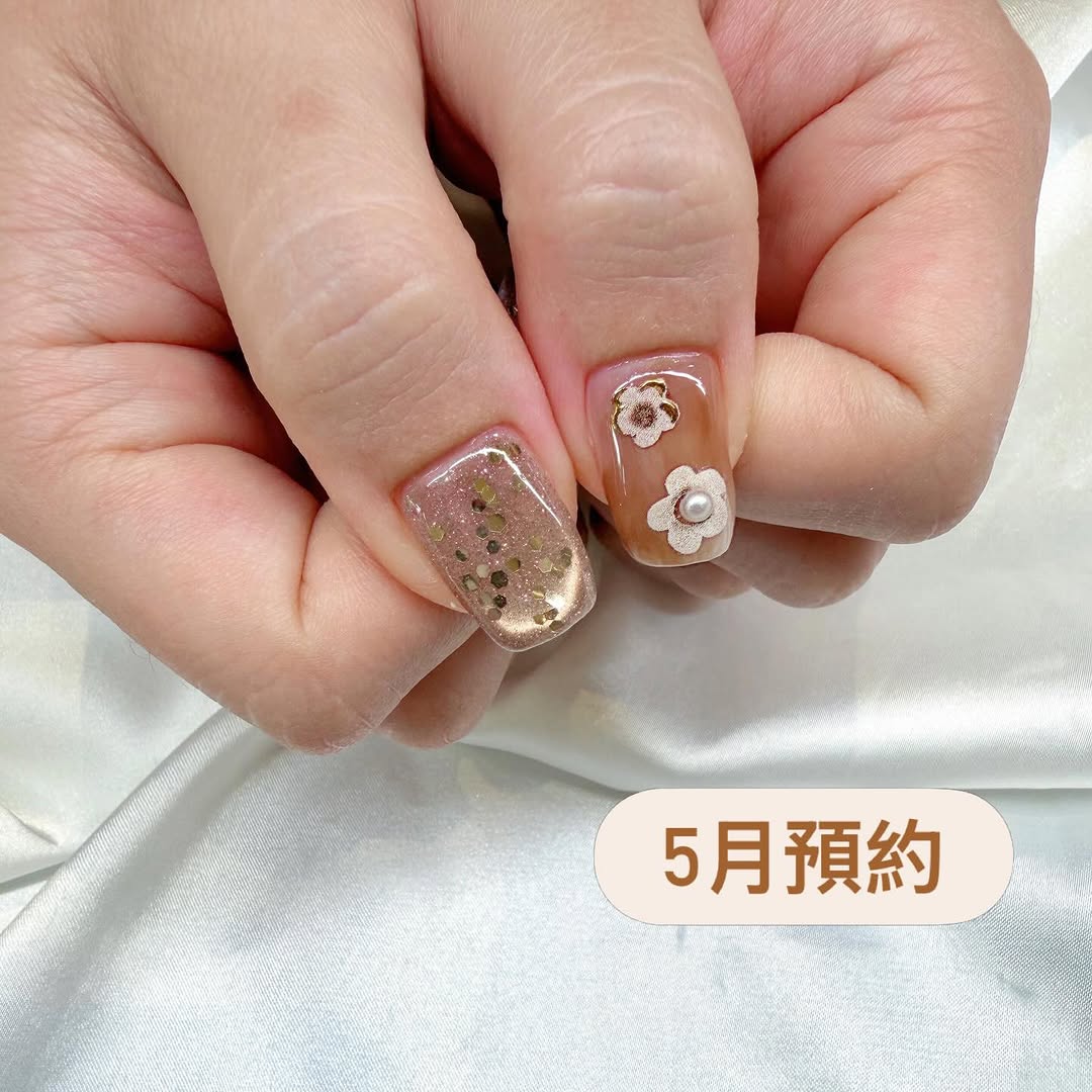 /5月空檔/ 🈵 📌新客預約須預付定金 📌純卸甲時間私訊我 📌上面沒有的時間就是滿嘍！ - 要預約/詢問的水水快小盒子我吧📝 ▪️單色/雙色/貓眼$700 ▫️法式/漸層/鏡面$800 ▪️當月活動款$800 ▫️凝膠造型設計$…