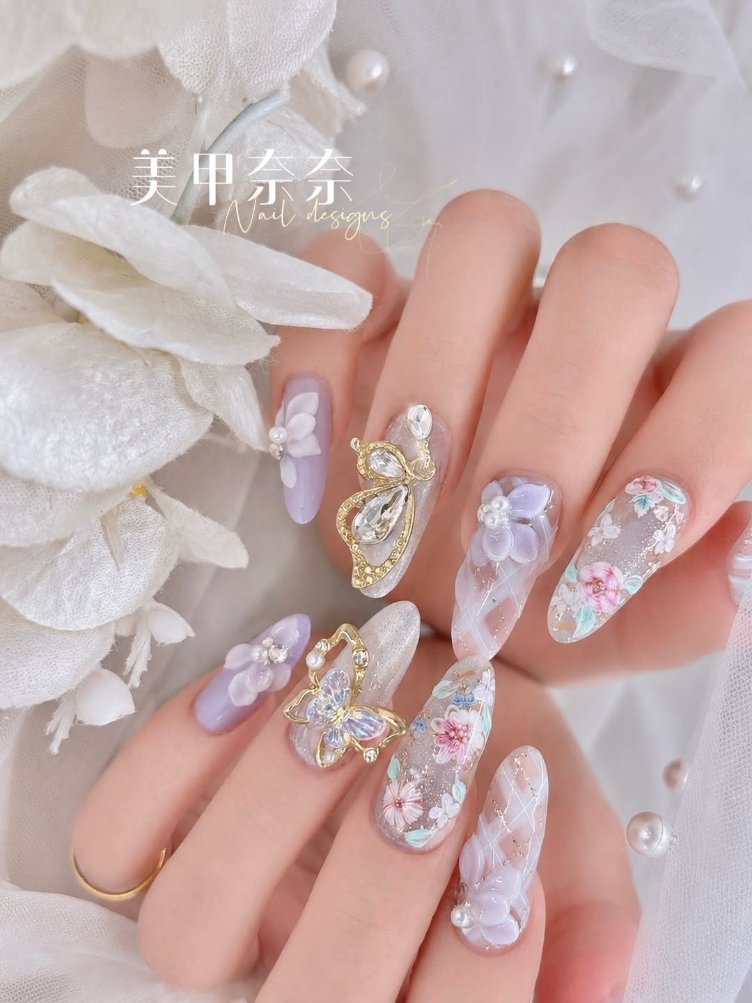 立體花花 × 格紋 × 小花圈 把喜歡的元素全部收進指尖✨ 什麼都想要，也可以很剛好很美🥰
