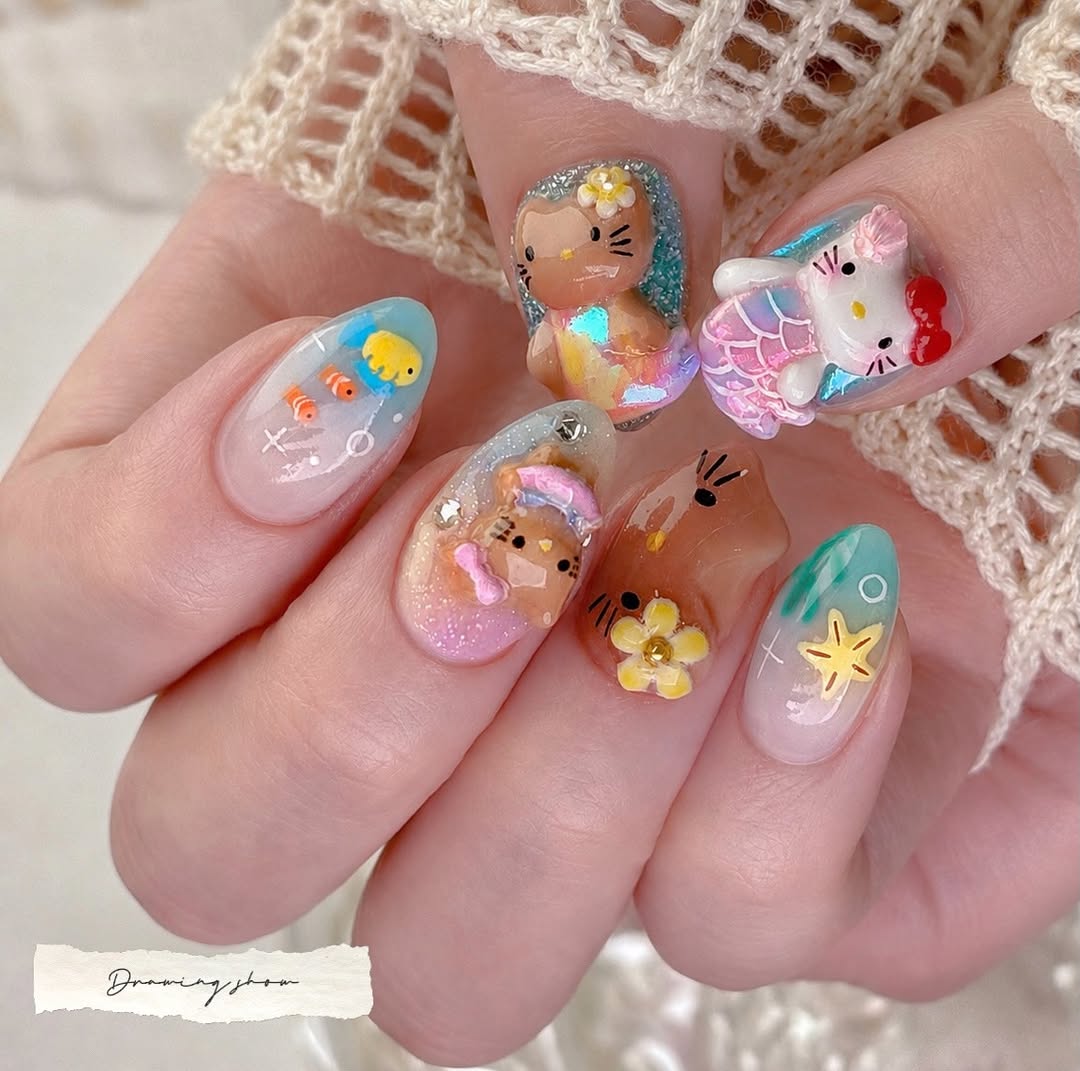 색감이 너무 예뿜 ✨✨😍 여름신상✨ Under the Sea Collection 🌊 캐릭터부터 바다 풍경까지, 하나하나 손으로 완성한 여름 드로잉 네일. 🫧 ✅전부 만들고 그리는 디자인이라 예약시에 꼭 말씀해…