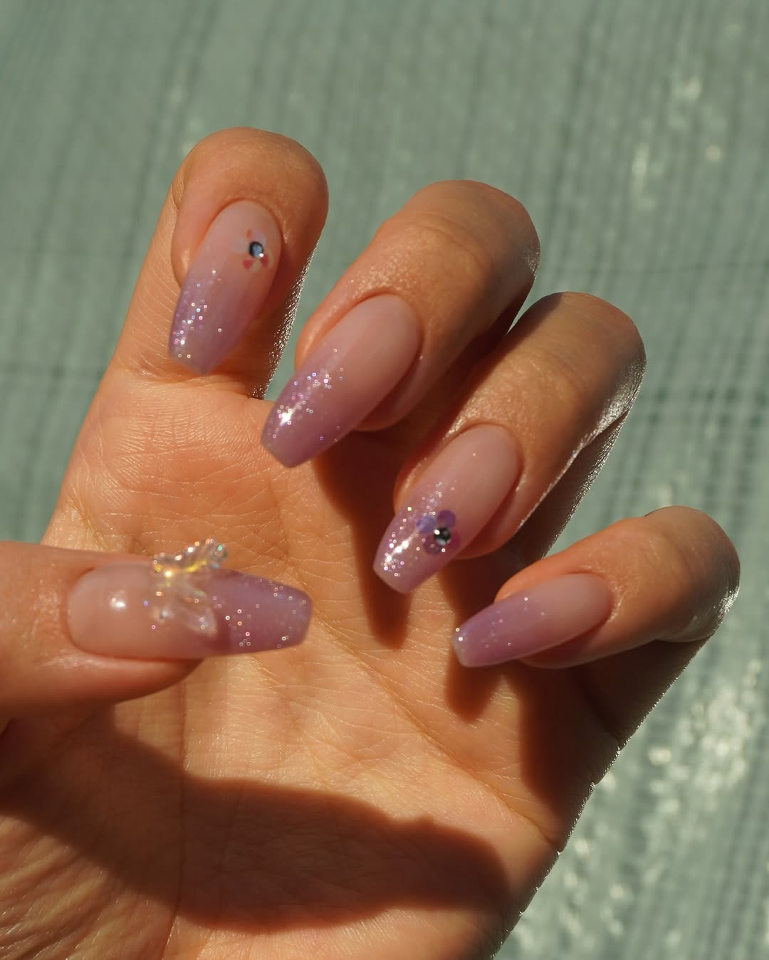 Soft, sweet, and effortlessly lovely✨ @ta3ye0nck1m #unistella #ネイルサロン #ユニステラ #UnistellaSeoul #unistella_ellie_nails